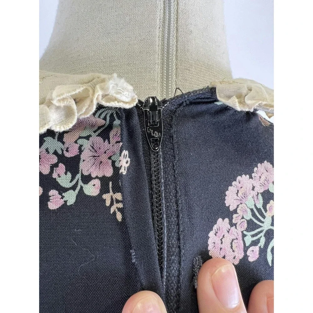 Vintage 70s Black Floral Collared along Sleeve Maxi Dress - Picture 5 of 9